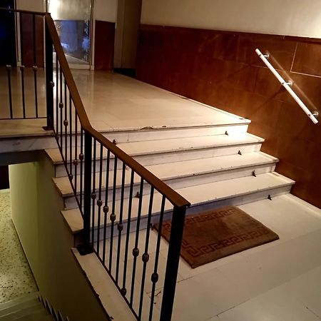 Vestige Basement Apartment Atenas Exterior foto