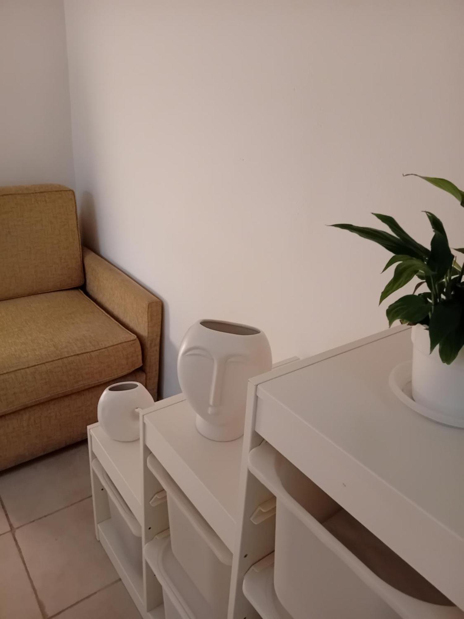 Vestige Basement Apartment Atenas Exterior foto