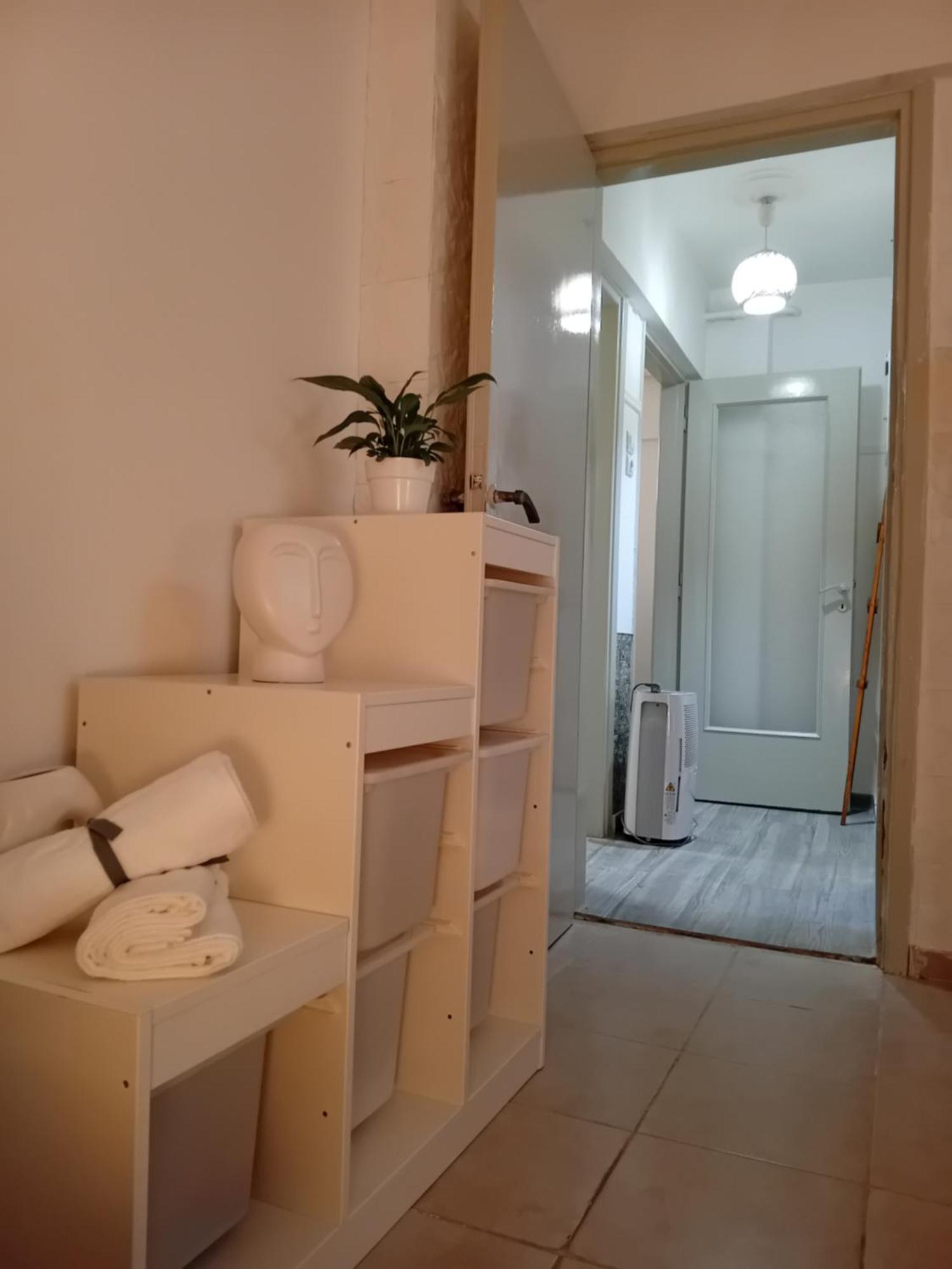 Vestige Basement Apartment Atenas Exterior foto