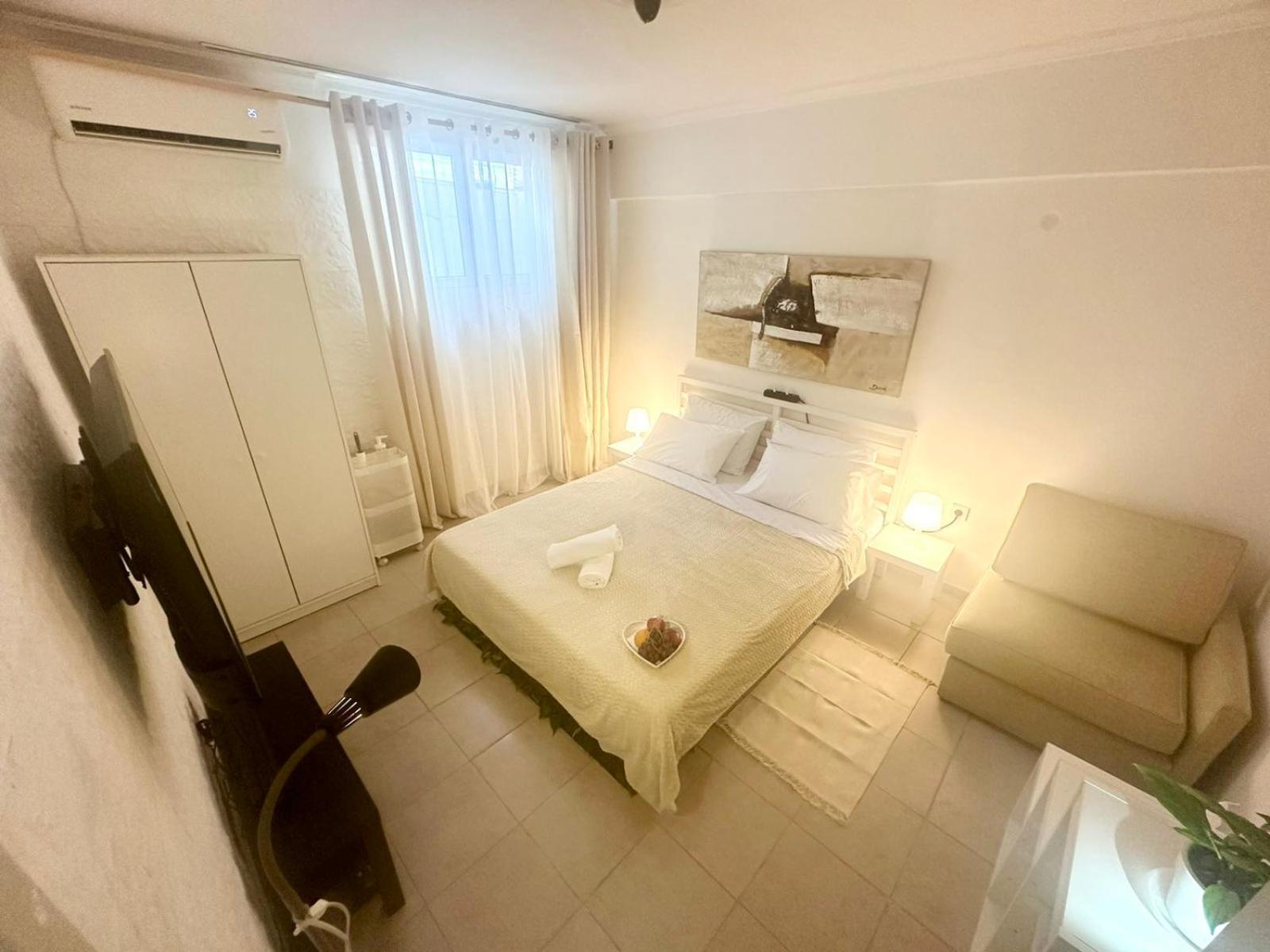 Vestige Basement Apartment Atenas Exterior foto